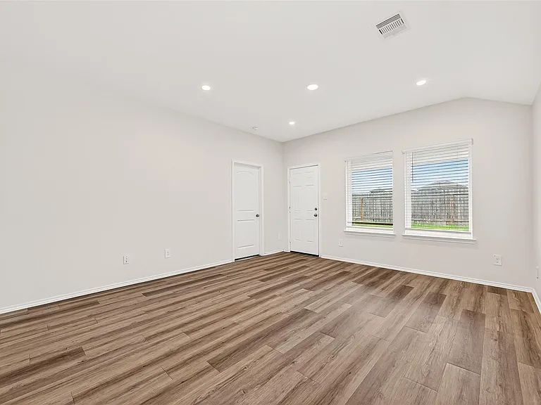 1710 Legacy Hills Dr — Photo 4