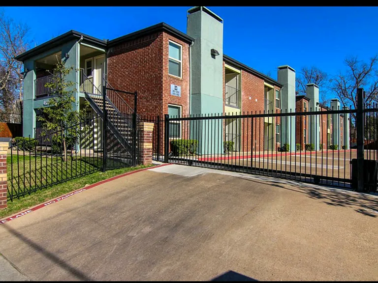 Monarch Place — Photo 14