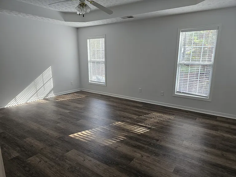340 Circle Rd — Photo 4