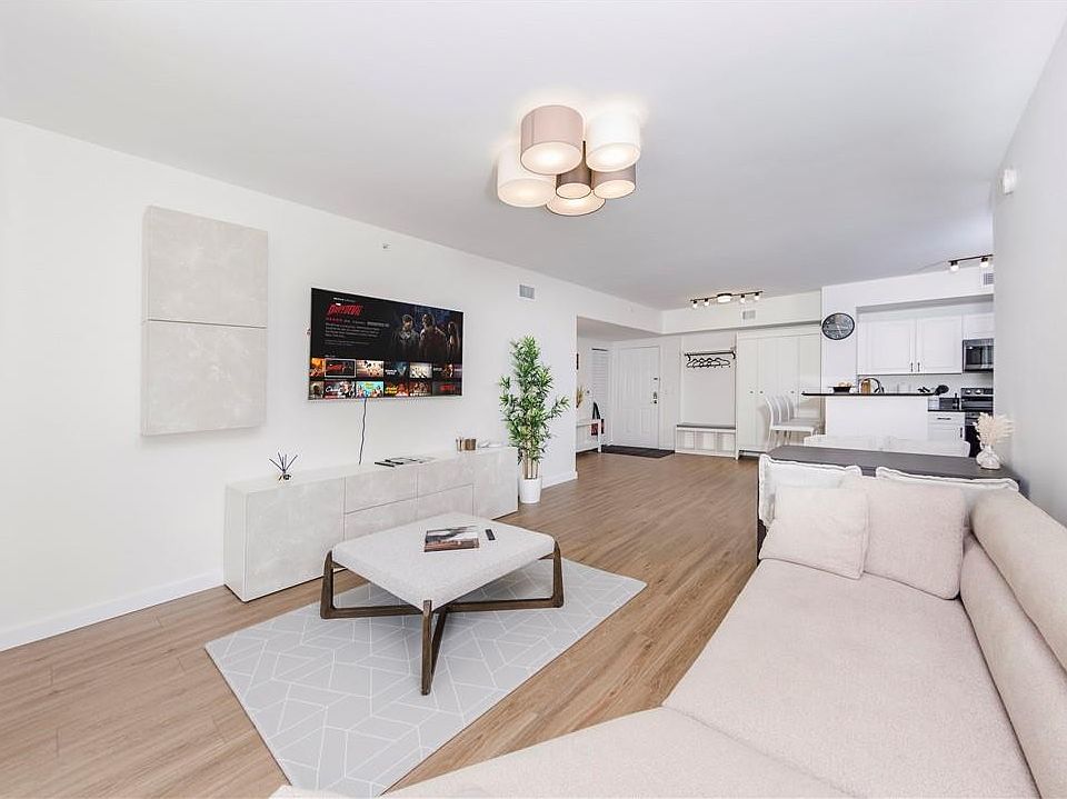 1st image of 720 S Sapodilla Avenue #513