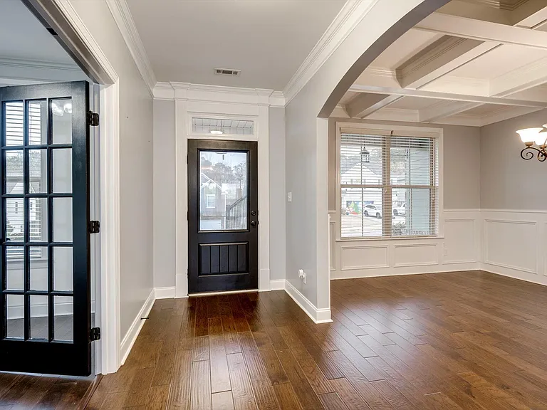 8647 Crenshaw Dr — Photo 3