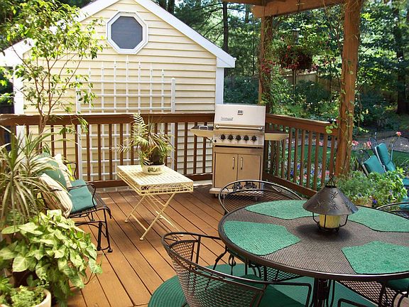 Covered back deck w/cabana in back ground
