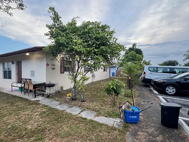 710 NE 46th Ct #3 — Photo 3