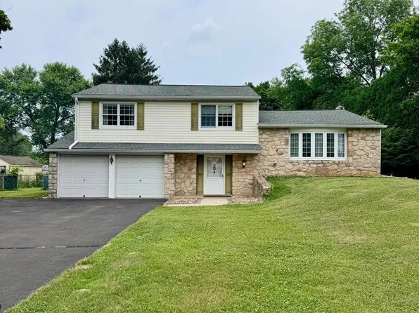 31 Rembrandt Ln, Holland, PA 18966