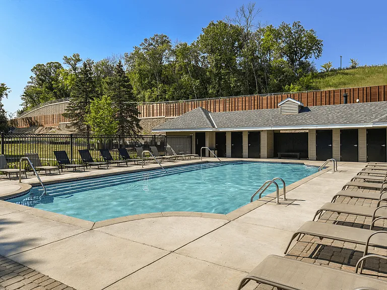 Claremont Apartments — Photo 33
