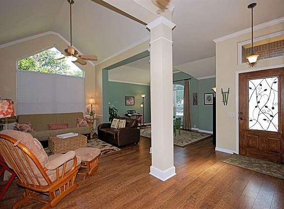 5th image of 2910 Saint Charles Dr