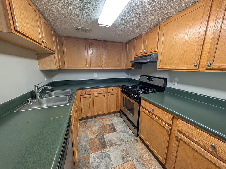 5008 Cheshire Ct — Photo 11