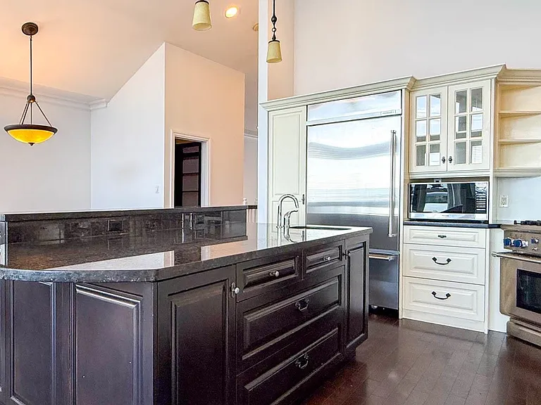 2307 Marine Dr — Photo 14