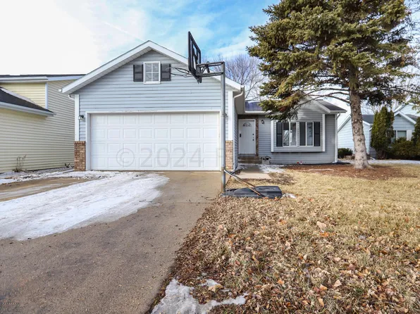 5407 18th St S, Fargo, ND 58104