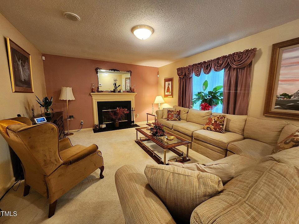1st image of 1011 Gaston Ave