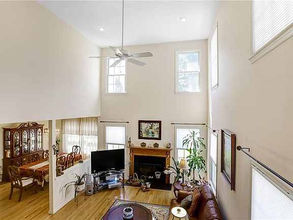 2nd image of 25 Bearsley Dr