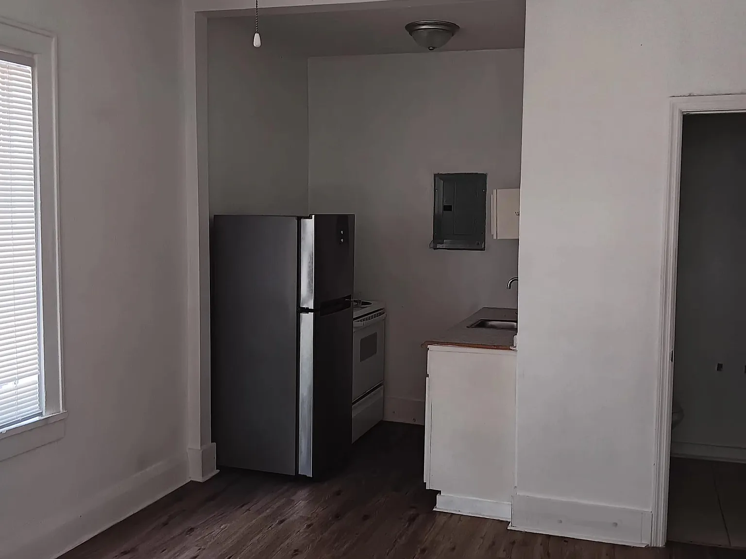 Studio, 570 sqft, $760 — Photo 2