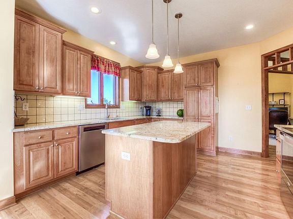 2nd image of 119 Kinglet Dr