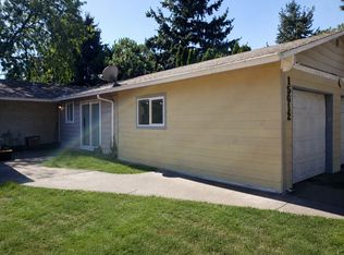 15612 NE Couch St, Portland, OR 97230