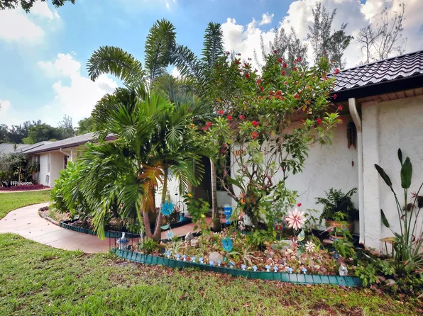102 Lake Olive Drive #102, West Palm Beach, FL 33411