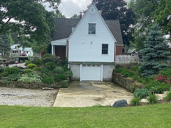 2nd image of 555 Herrick Ave