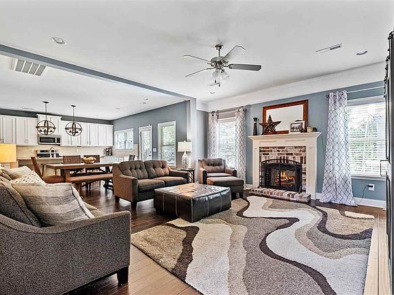 4th image of 50 Waterford Pl