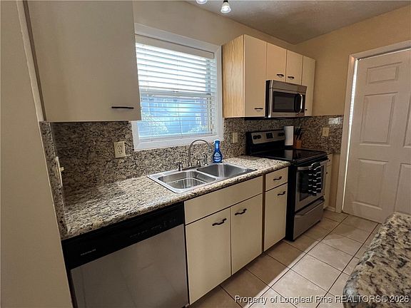 3rd image of 1006 Brookhollow Dr APT 1
