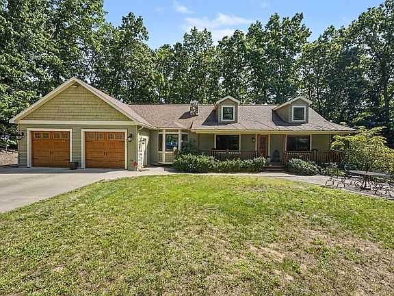 2nd image of 8319 Pine Island Dr NE