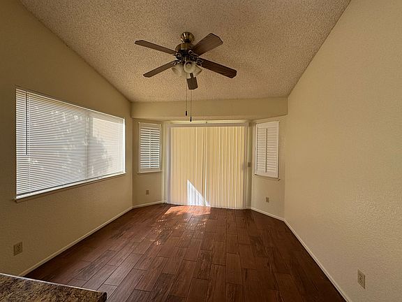 5th image of 915 Dahlia Ct