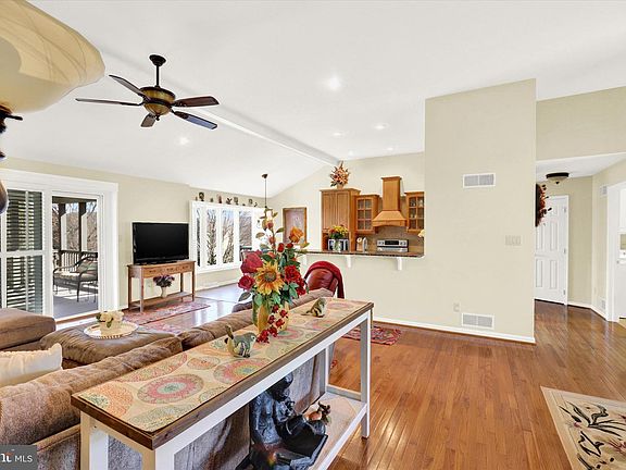 3rd image of 6325 Quail Cir