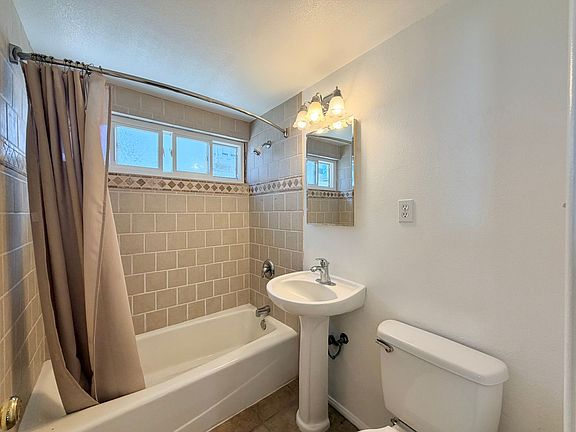4th image of 244 Rossmore Dr