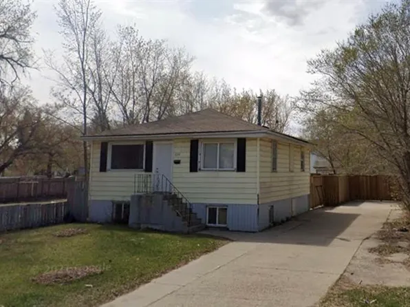 327 Q AVENUE S, Saskatoon, SK S7M 2Y2
