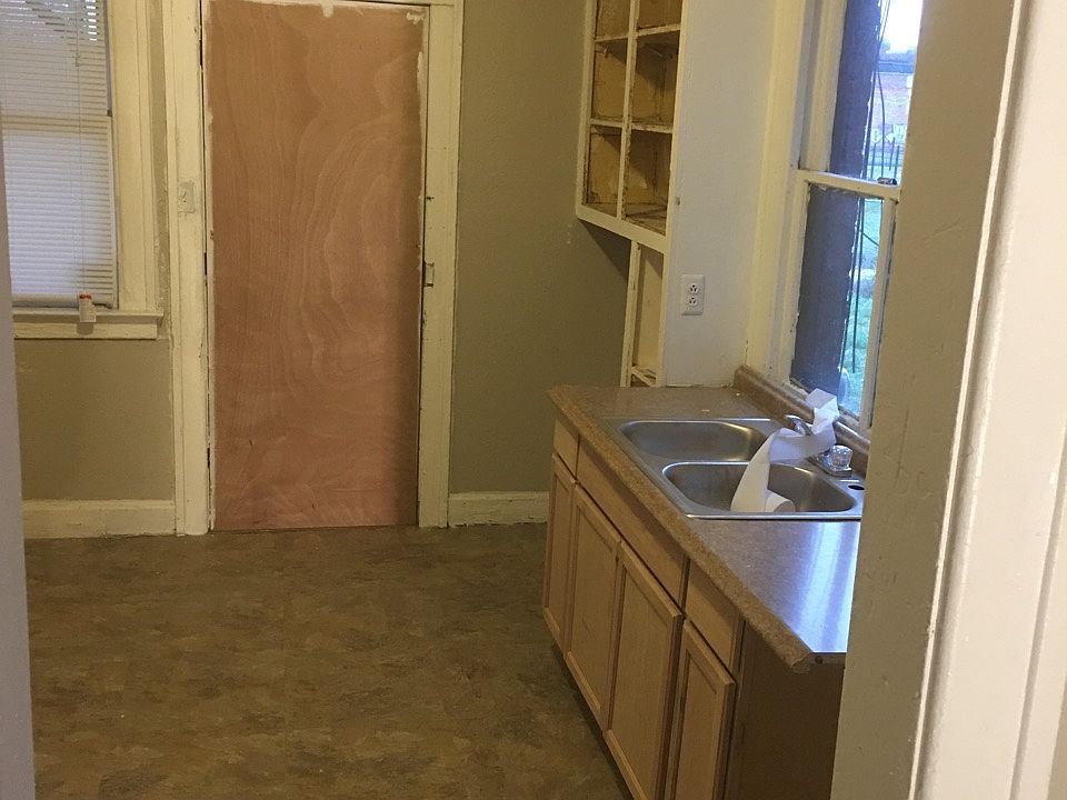 2nd image of 2626 Wreford St
