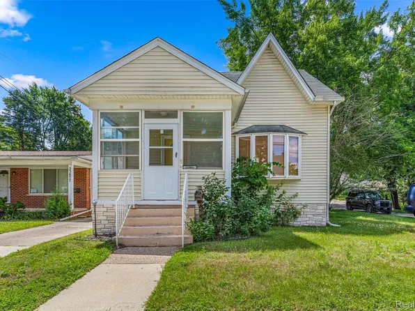 23901 Lloyd Ct, Dearborn, MI 48124