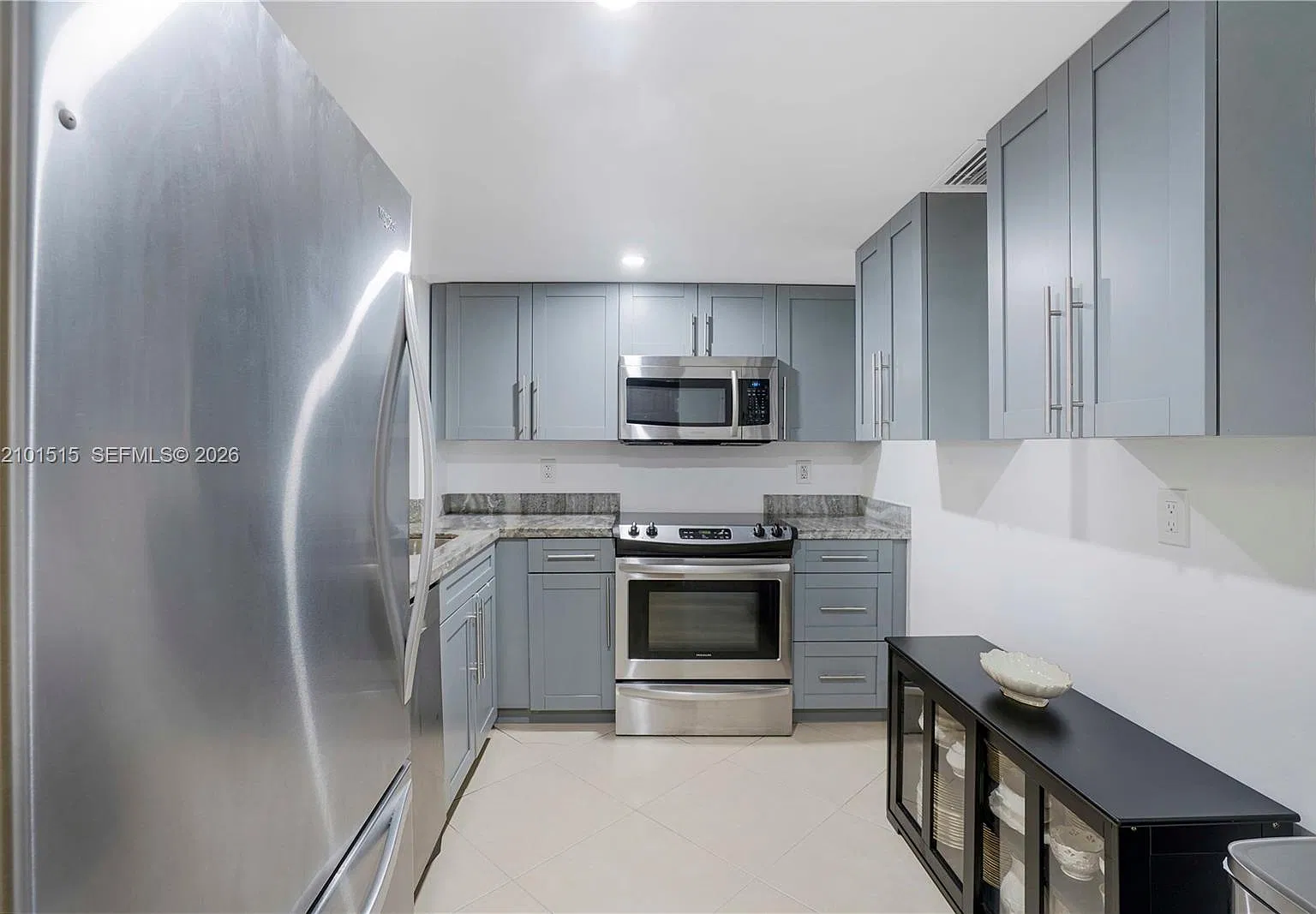 Emerald Hills C C Apts Co — Photo 2