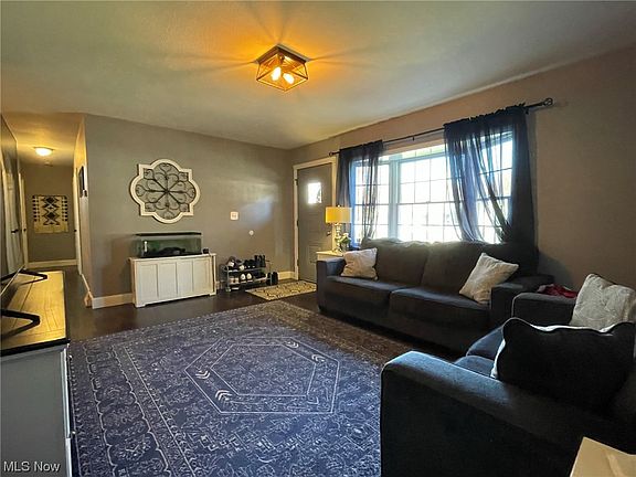 5th image of 1200 Hollyview Dr