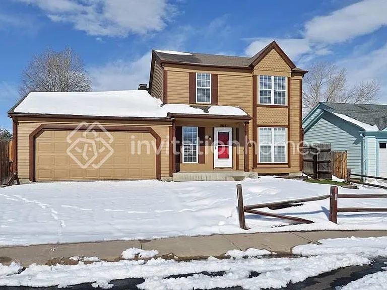 2851 S Genoa St — Photo 1