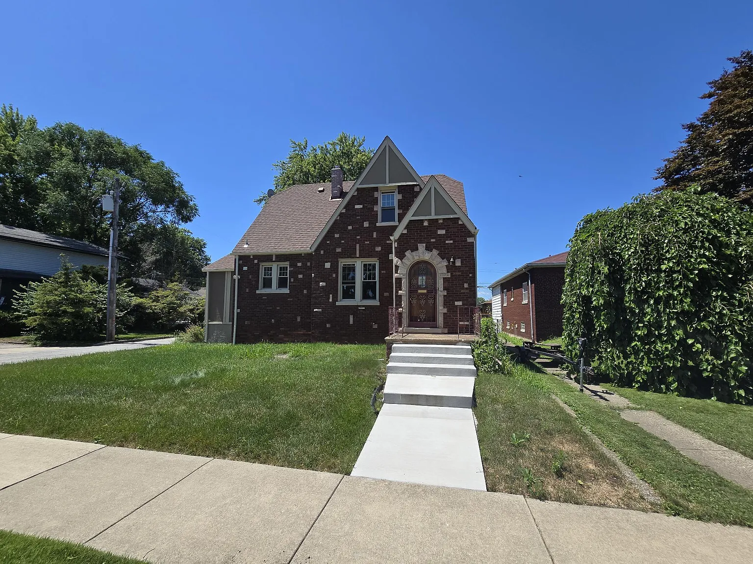 3 bed, 1516 sqft, $2,100 — Photo 1