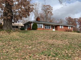 922 N Hills Dr, Dandridge, TN 37725