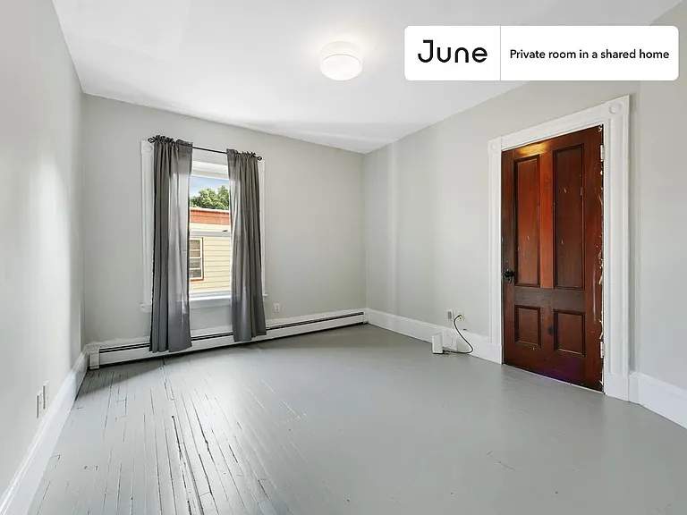 76 Easton St #C — Photo 2