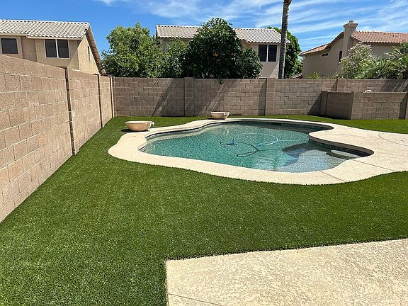 3rd image of 646 W Naranja Ave