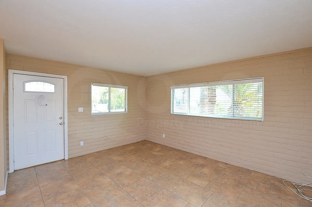 2 bed, 1.0 bath, 800 sqft, $1,299 — Photo 3