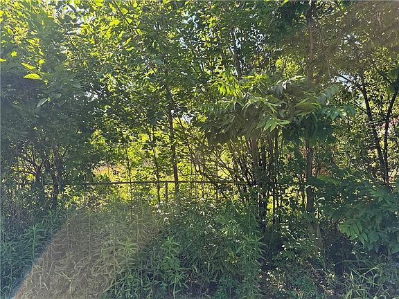 4th image of 504 S Price Ave