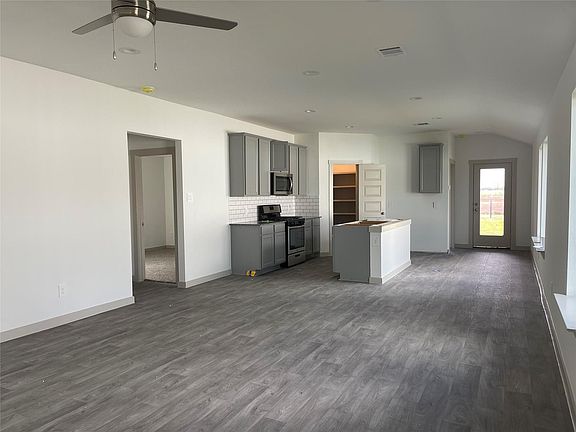 3rd image of 1406 Truckee River Dr