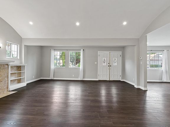 4th image of 1656 S Ogden Dr