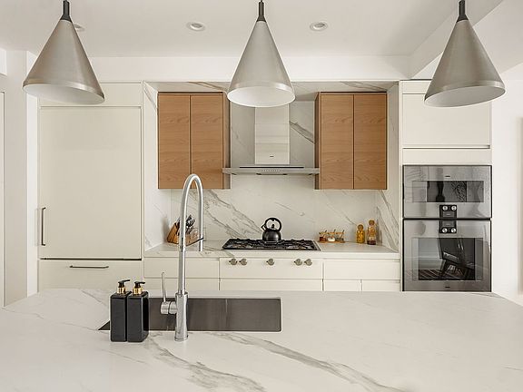 2nd image of 76 W 105th St Unit Penthouse