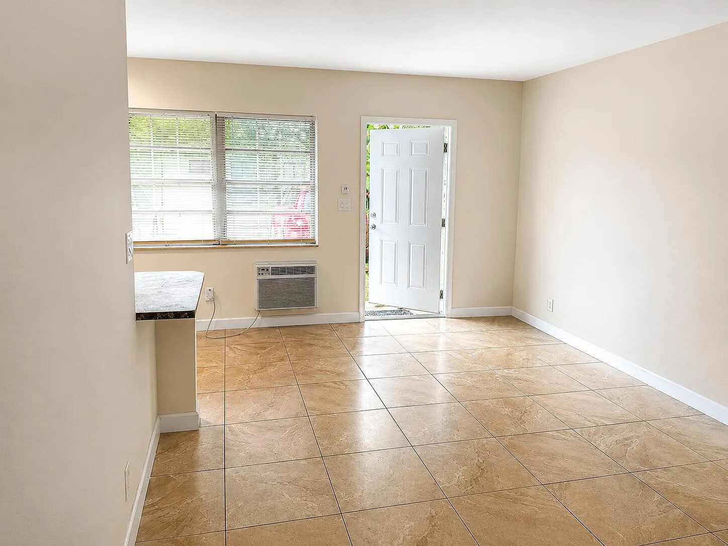 1 bed, 1.0 bath, 3344 sqft, $1,690 — Photo 2