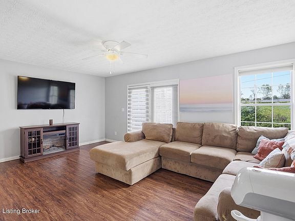 2nd image of 3028 Mason Way