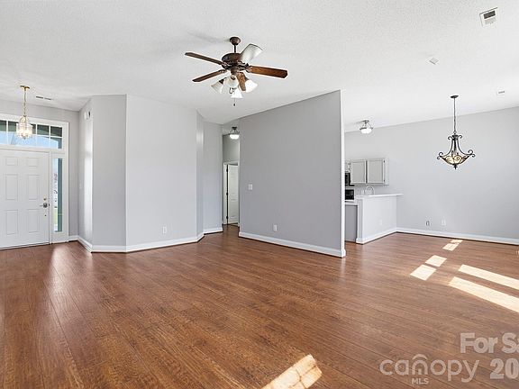 4th image of 6119 Park Hill Rd