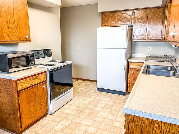 5th image of 173 Iris St