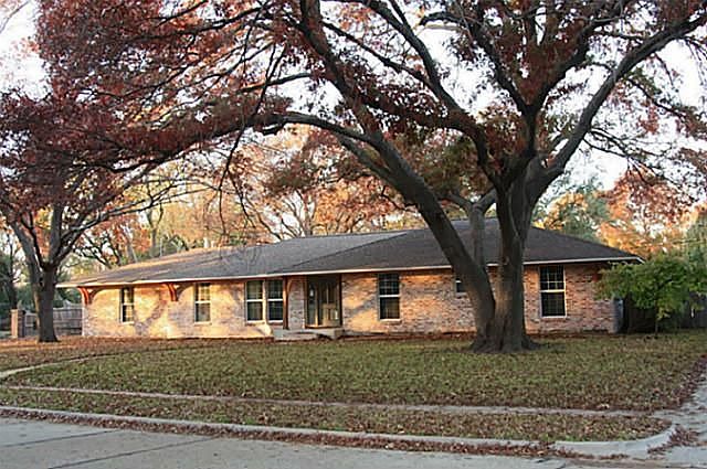 1st image of 920 Beechwood Dr
