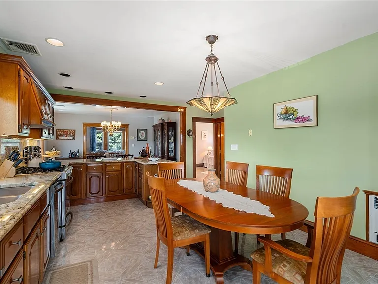 48 Chandler St #48 — Photo 4