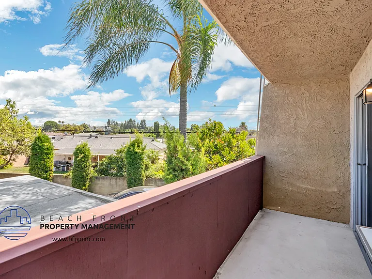 250 E Acacia St — Photo 14
