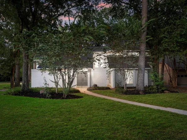 2 Muskmallow Ct, Spring, TX 77380