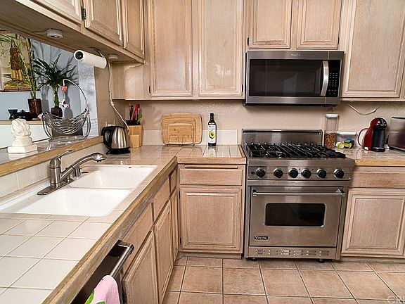 2nd image of 5230 Zelzah Ave APT 3